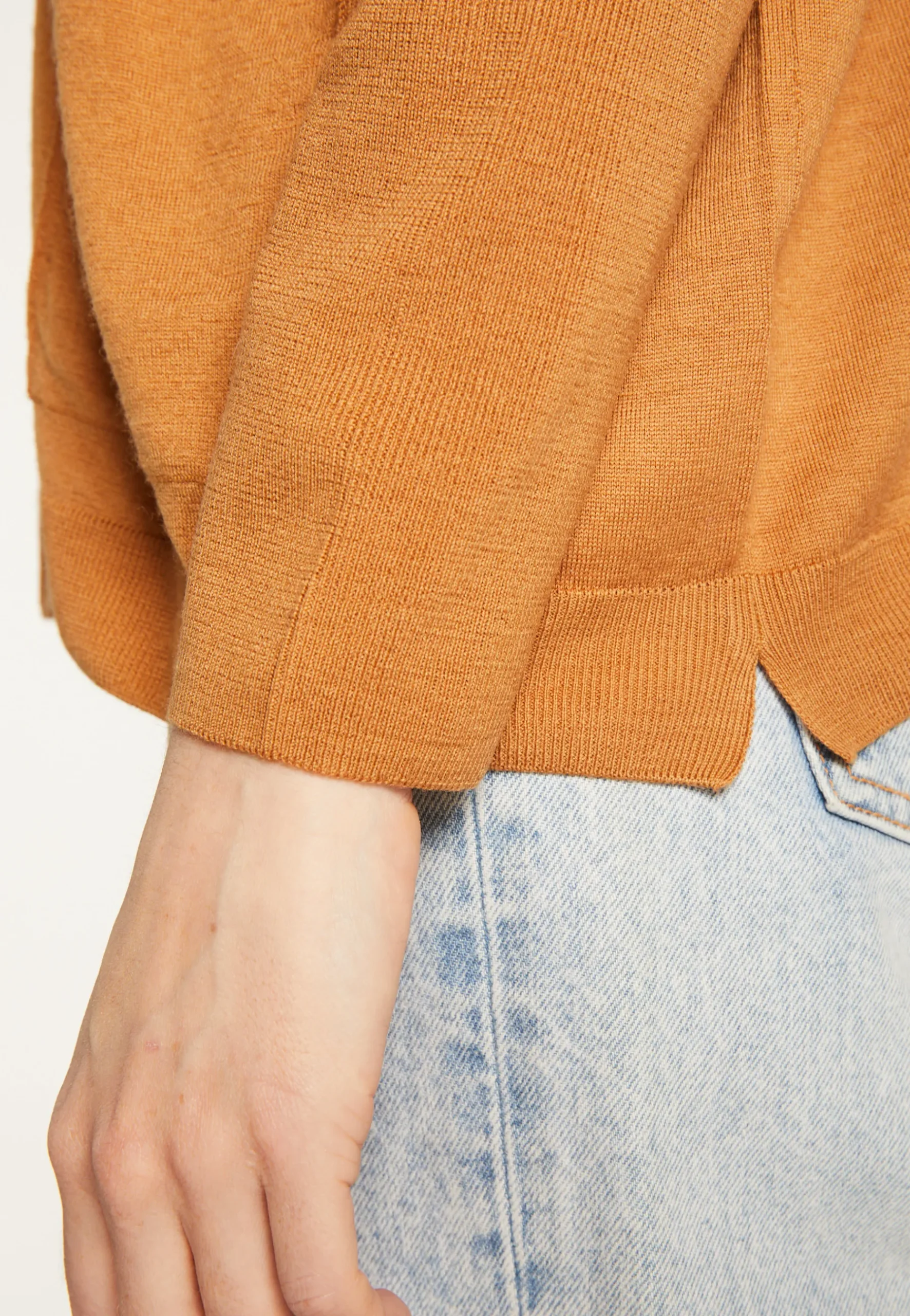 Montagut Les Incontournables-Cardigan boutonné à poches en laine mérinos - Ava 88-Camel