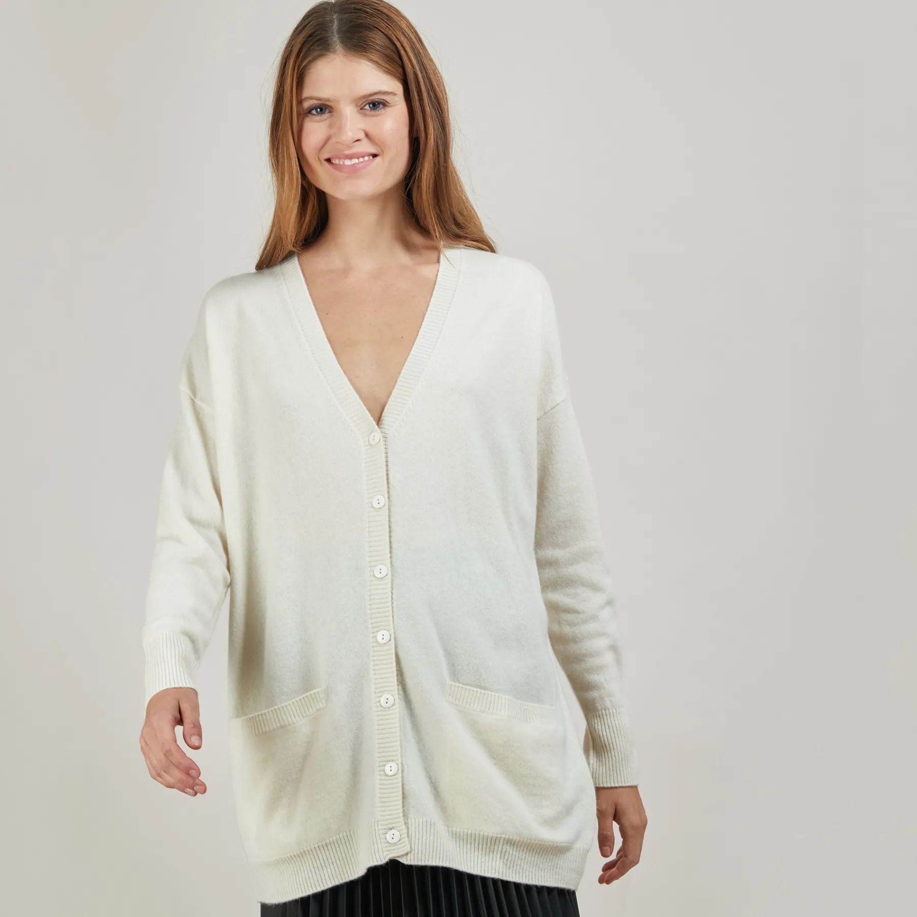 Montagut Les Incontournables-Long cardigan à poches en cachemire - Blush 82-Ecru