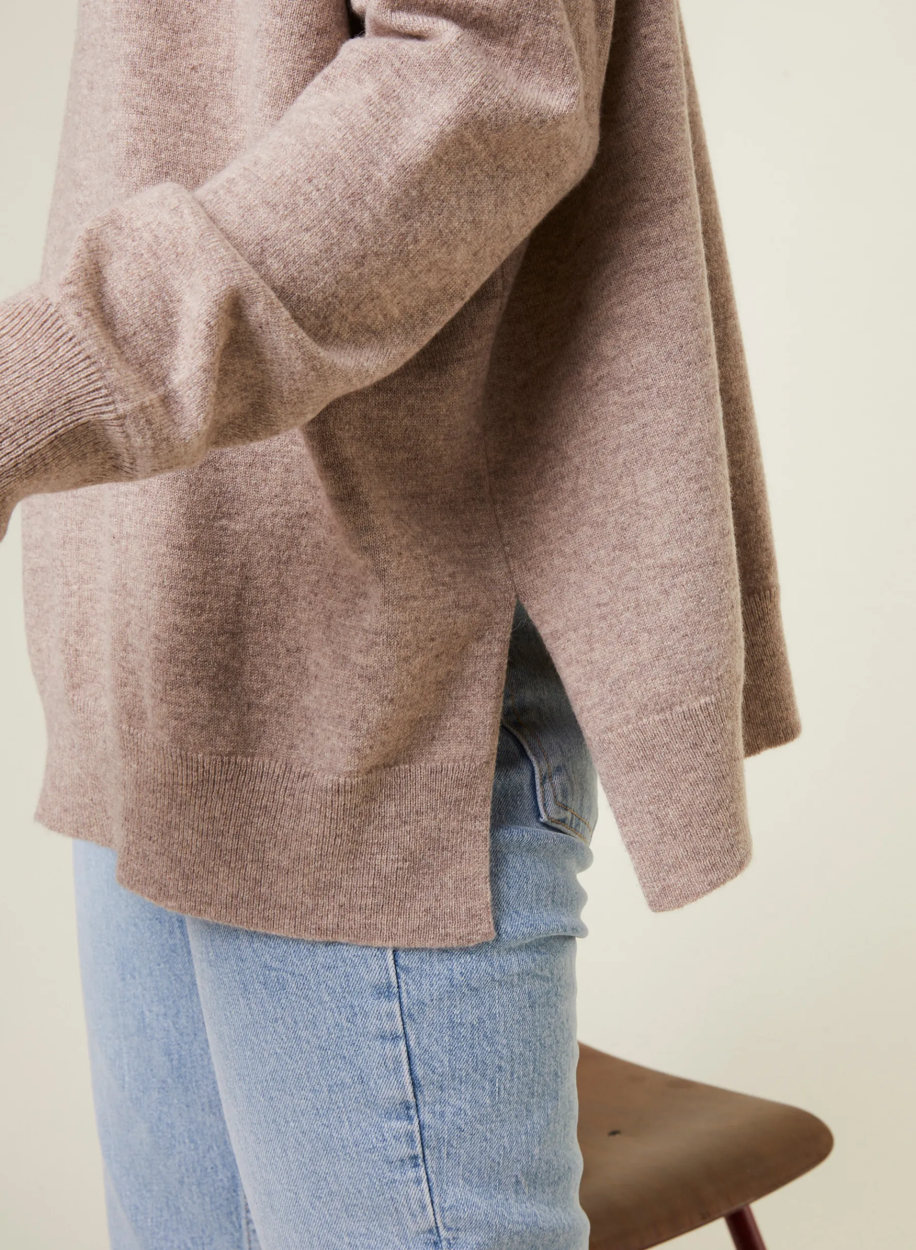 Montagut Les Incontournables-Pull ample à fentes col V en cachemire - Alienor 14-Beige foncé
