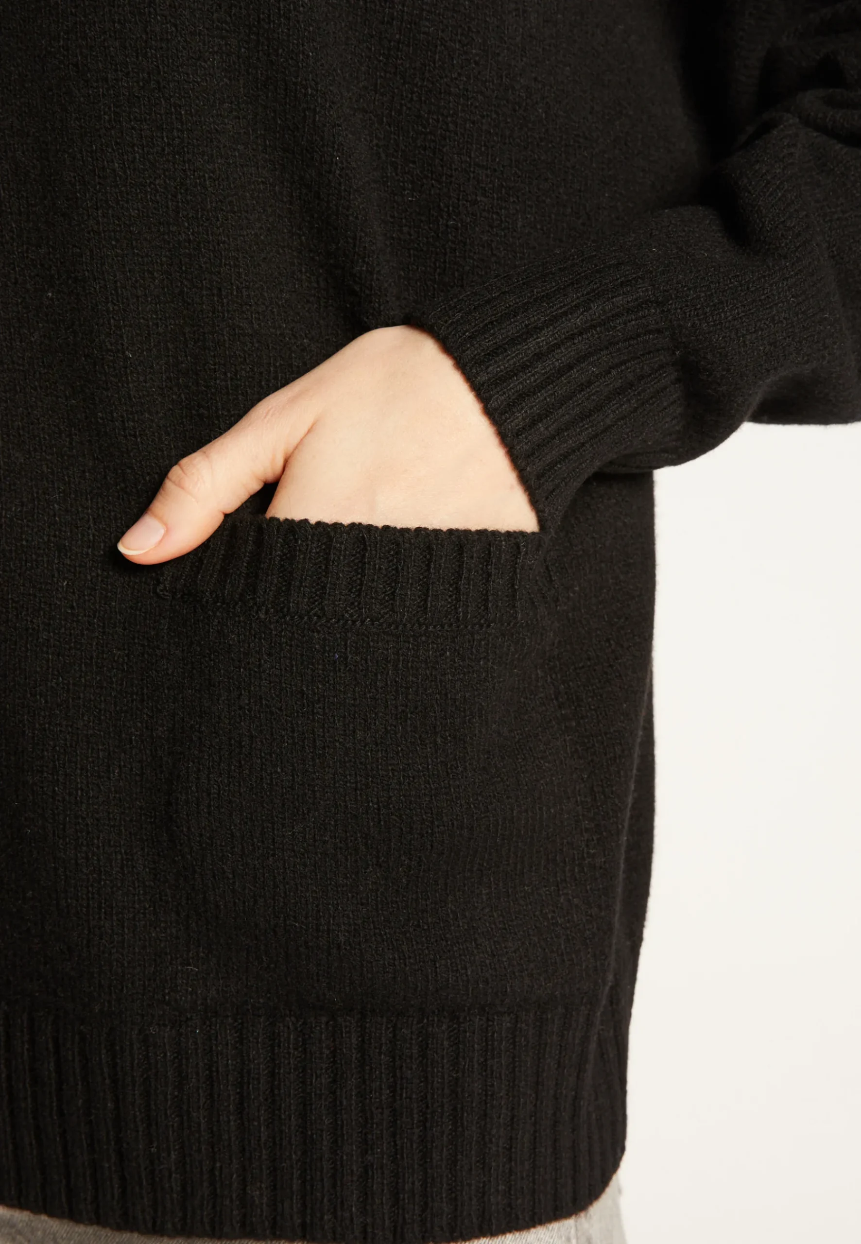 Montagut Pulls | Les Incontournables-Pull ample à poches en cachemire mélangé - Davina 01-Noir