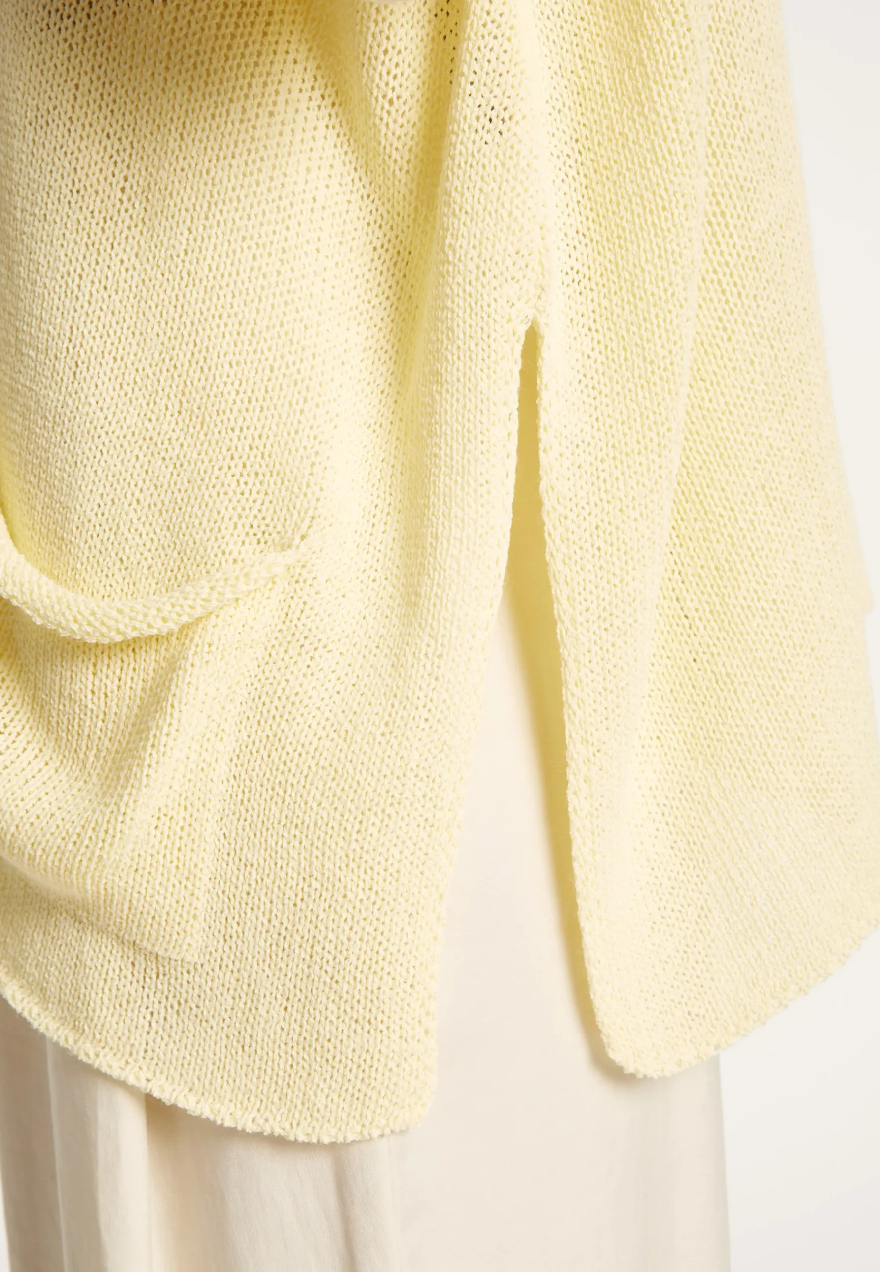 Montagut Les Incontournables-Pull ample col V - Nima 08-Jaune