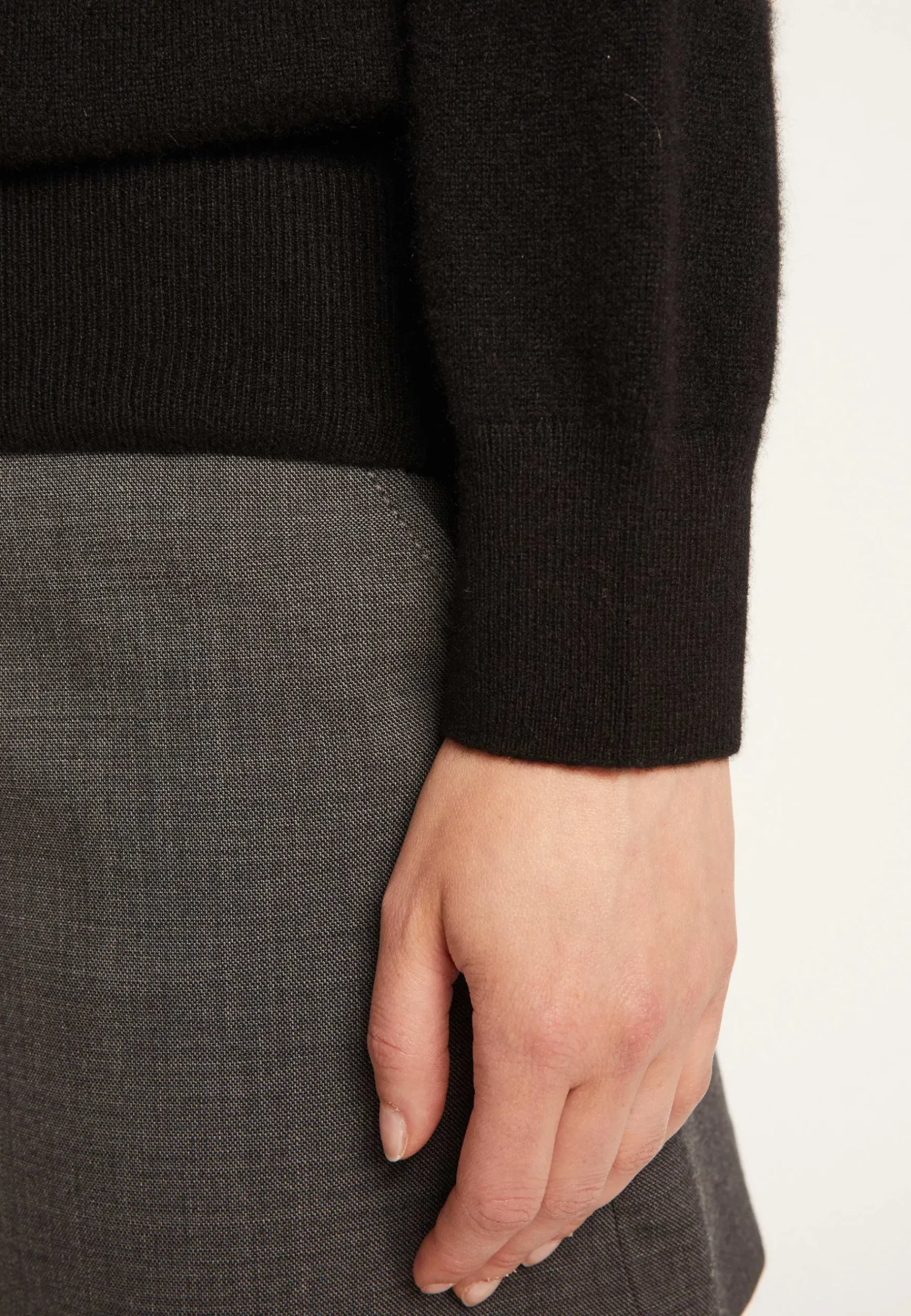Montagut Les Incontournables-Pull col rond en cachemire - Abeline 01-Noir