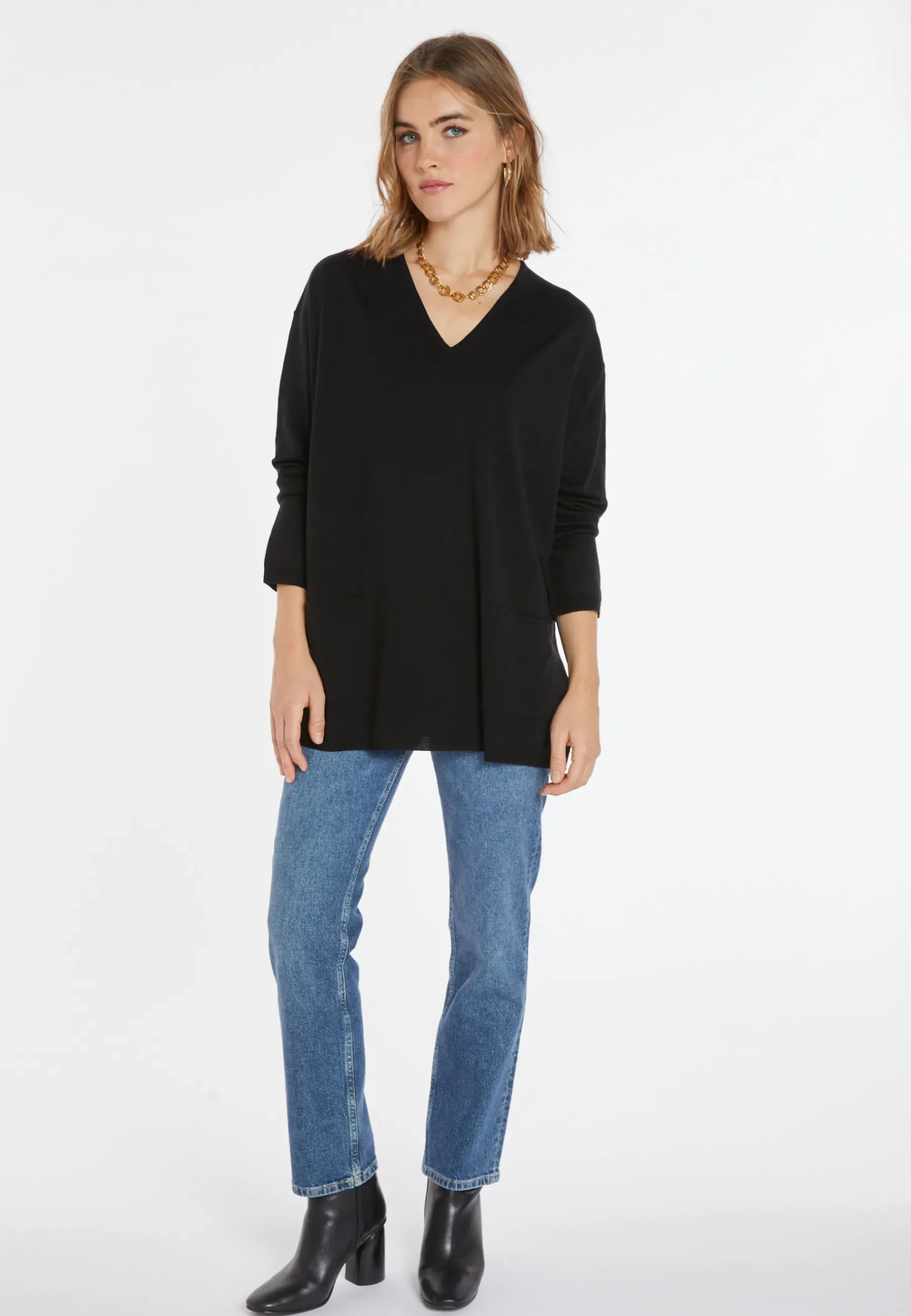 Montagut Les Incontournables-Pull col V à poches laine mérinos - Albertine 01-Noir