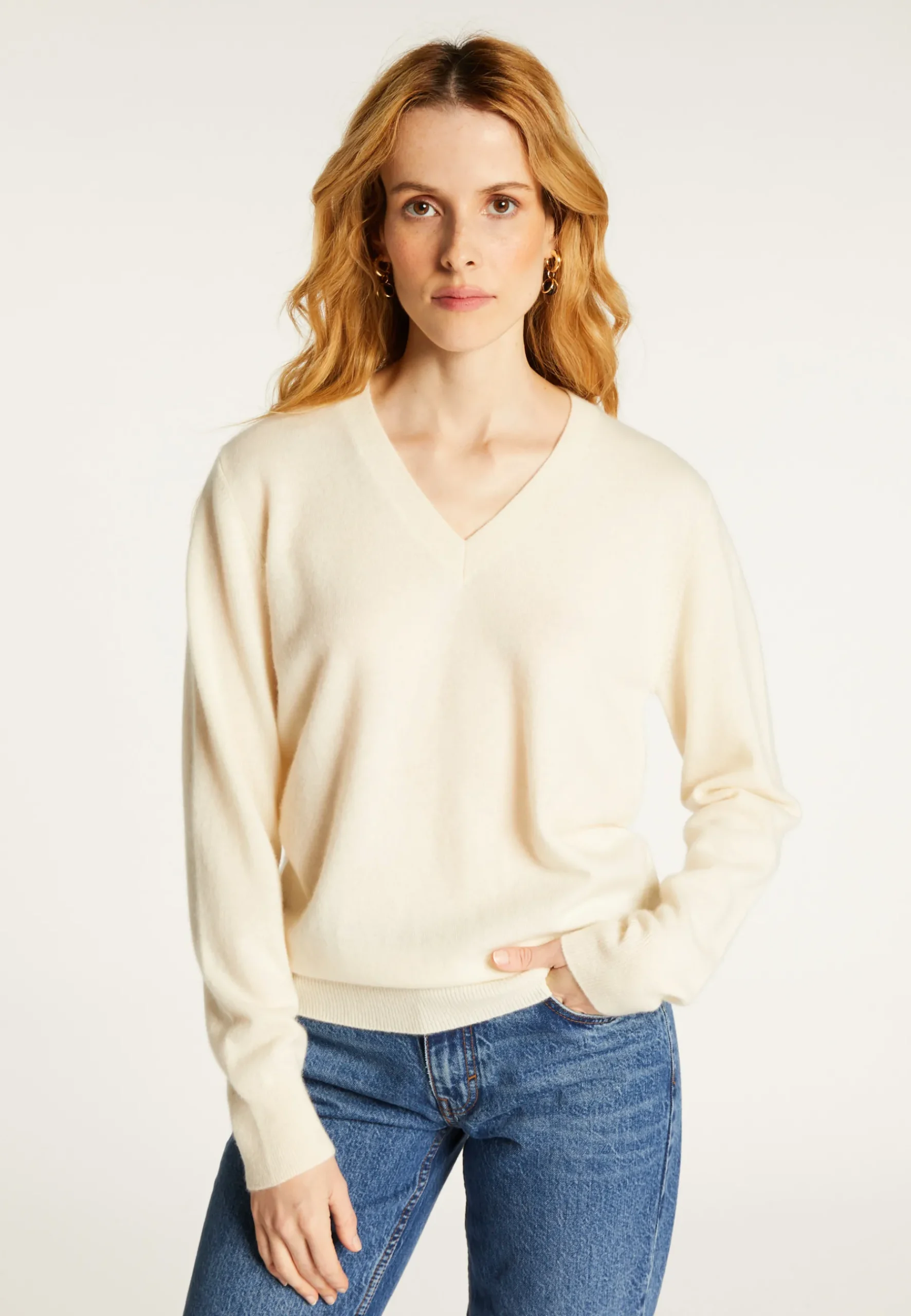 Montagut Les Incontournables-Pull col V en cachemire - Abel 82-Ecru