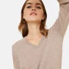 Montagut Les Incontournables-Pull col V en cachemire - Abel 14-Beige foncé