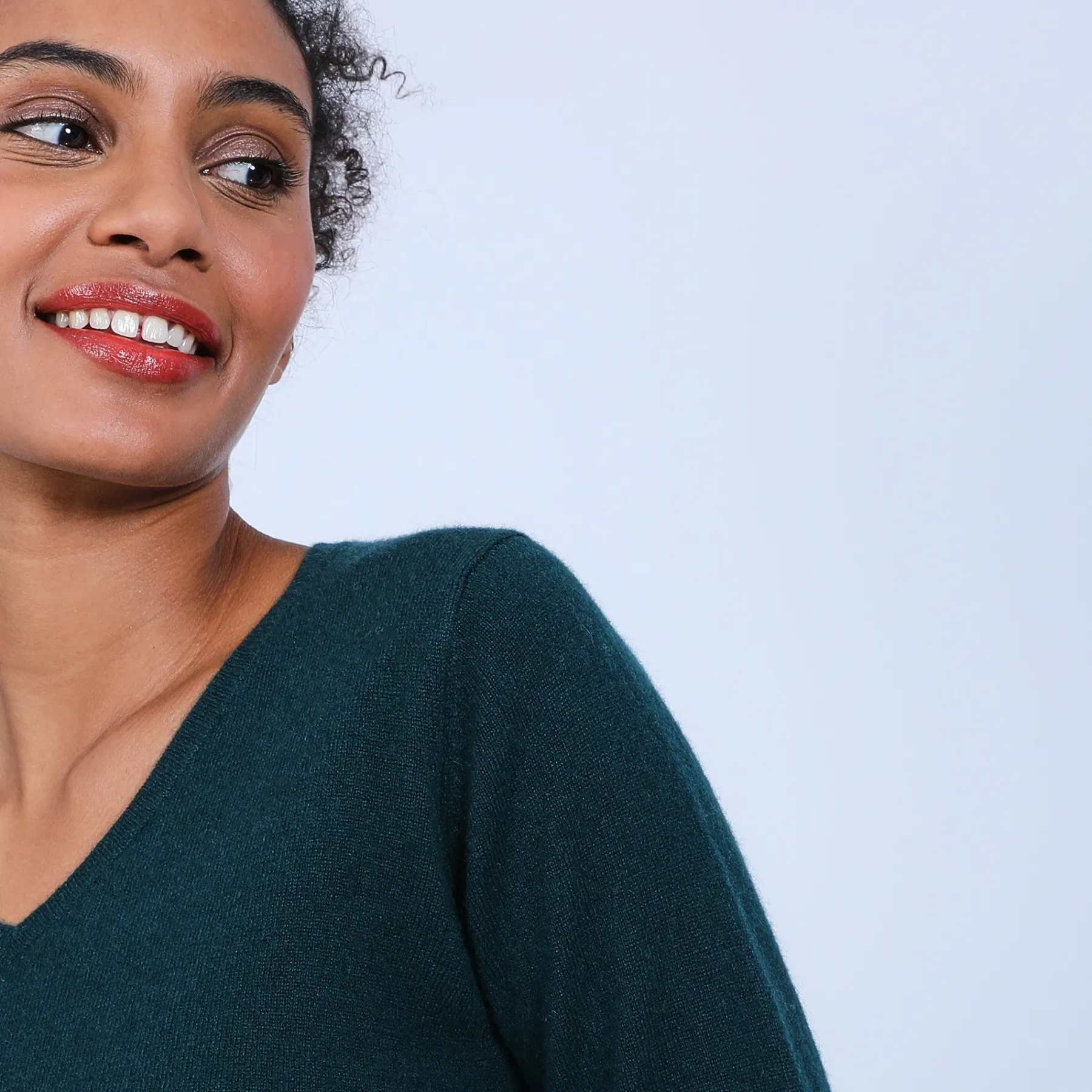 Montagut Les Incontournables-Pull col V en cachemire - Bijou 21-Vert foncé