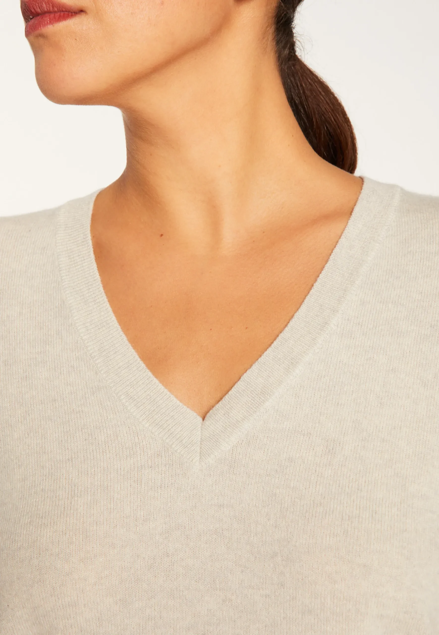 Montagut Les Incontournables-Pull col V en cachemire - Abel 11-Gris clair