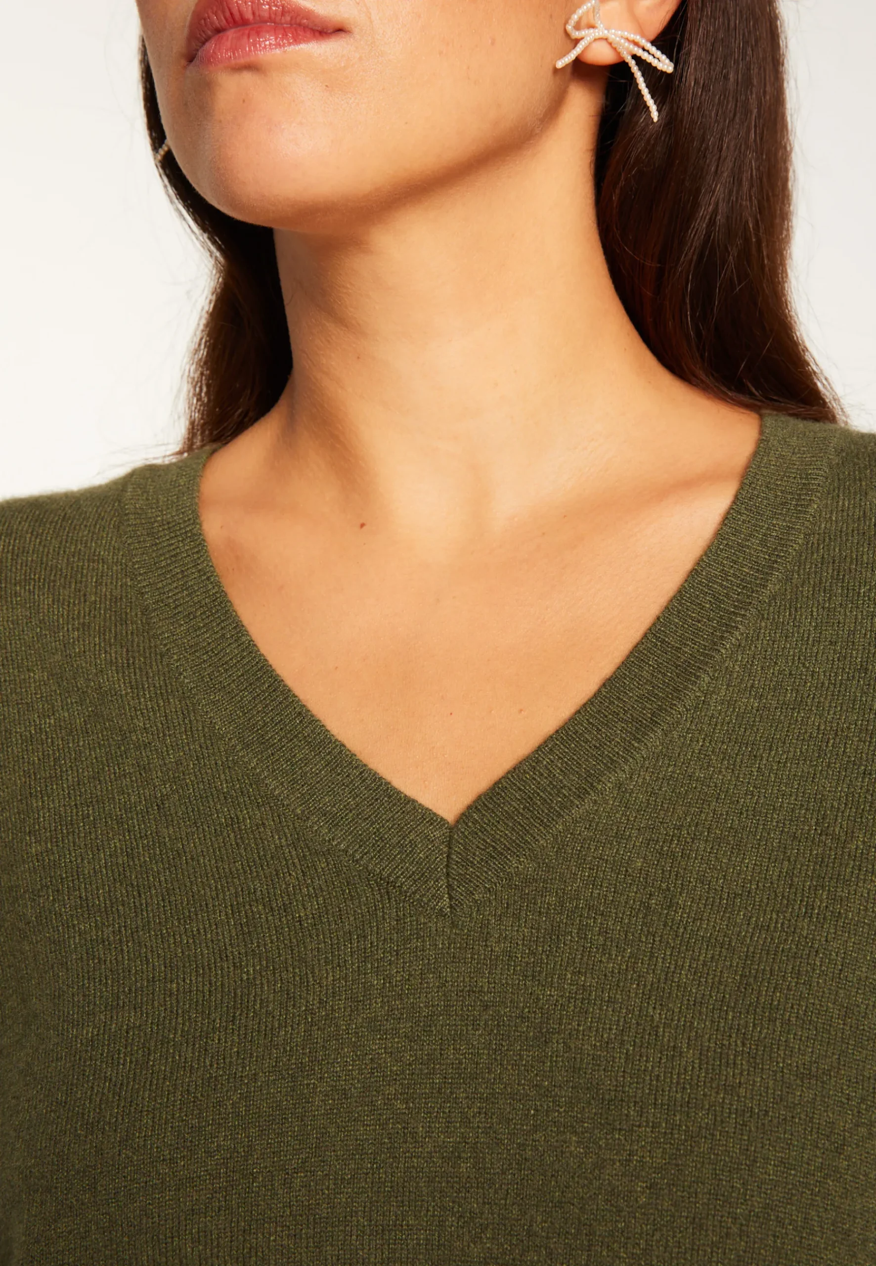 Montagut Les Incontournables-Pull col V en cachemire - Abel 83-Kaki
