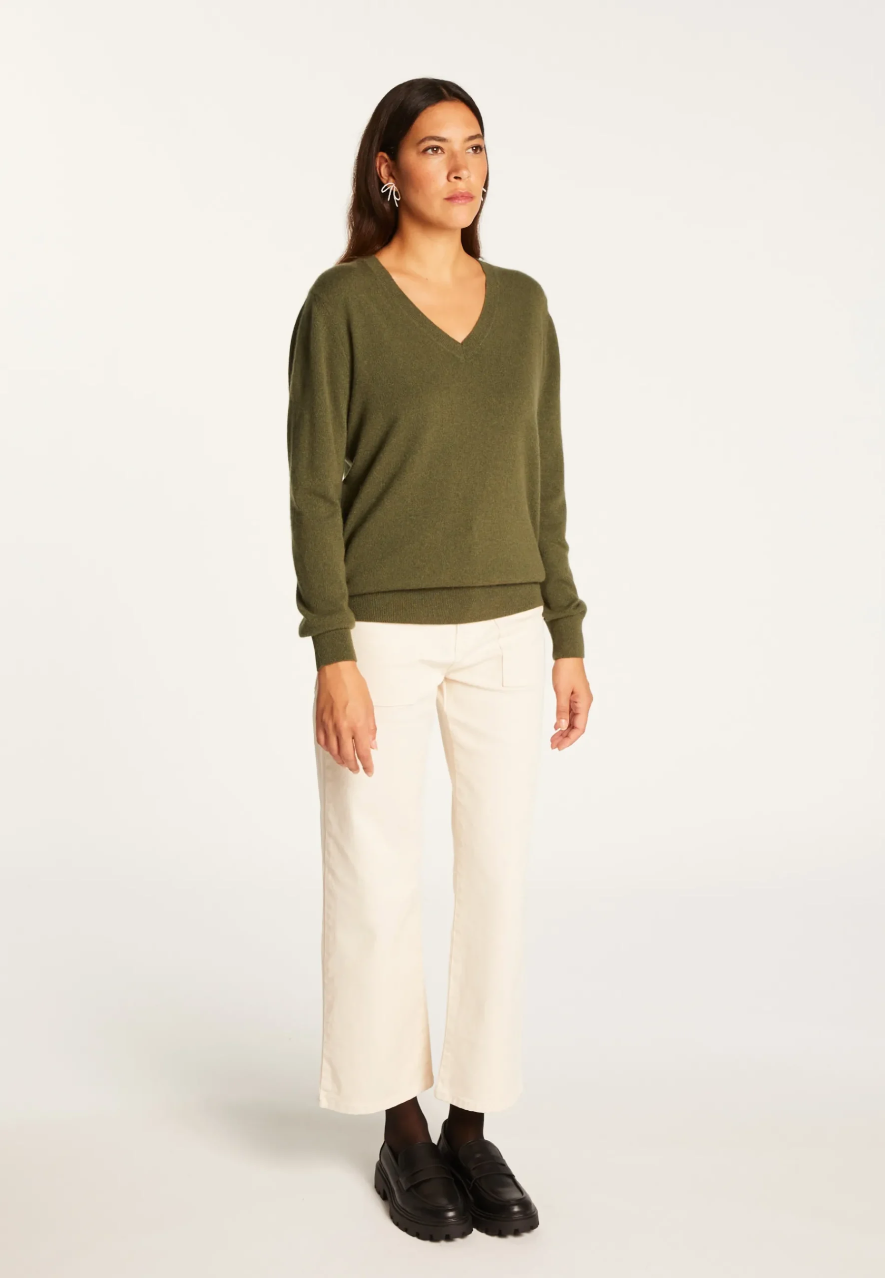 Montagut Les Incontournables-Pull col V en cachemire - Abel 83-Kaki