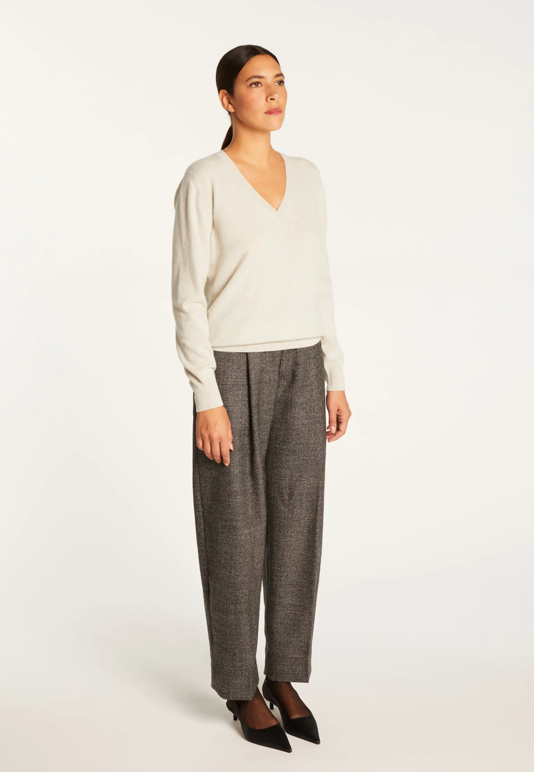 Montagut Les Incontournables-Pull col V en cachemire - Abel 11-Gris clair