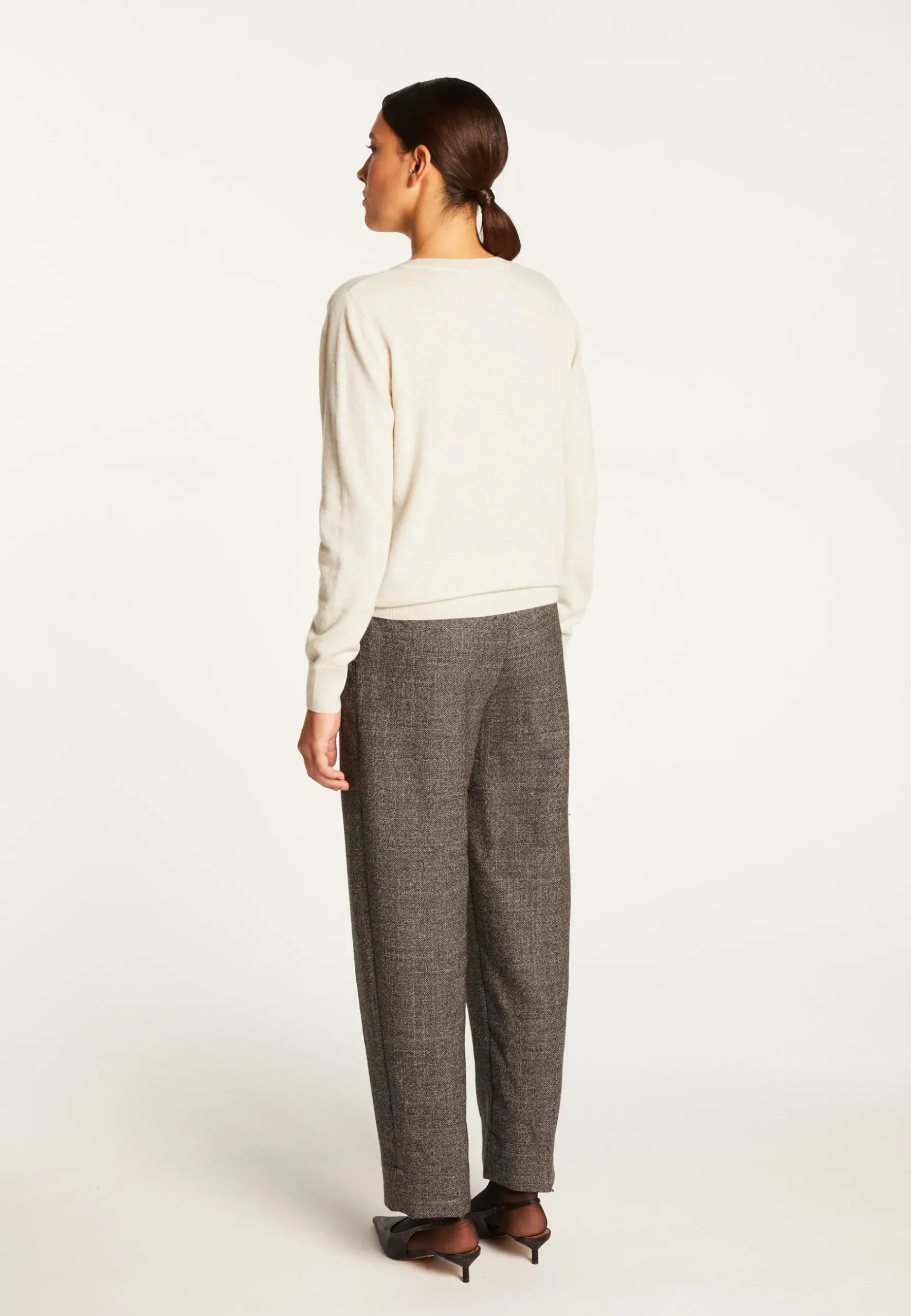 Montagut Les Incontournables-Pull col V en cachemire - Abel 11-Gris clair