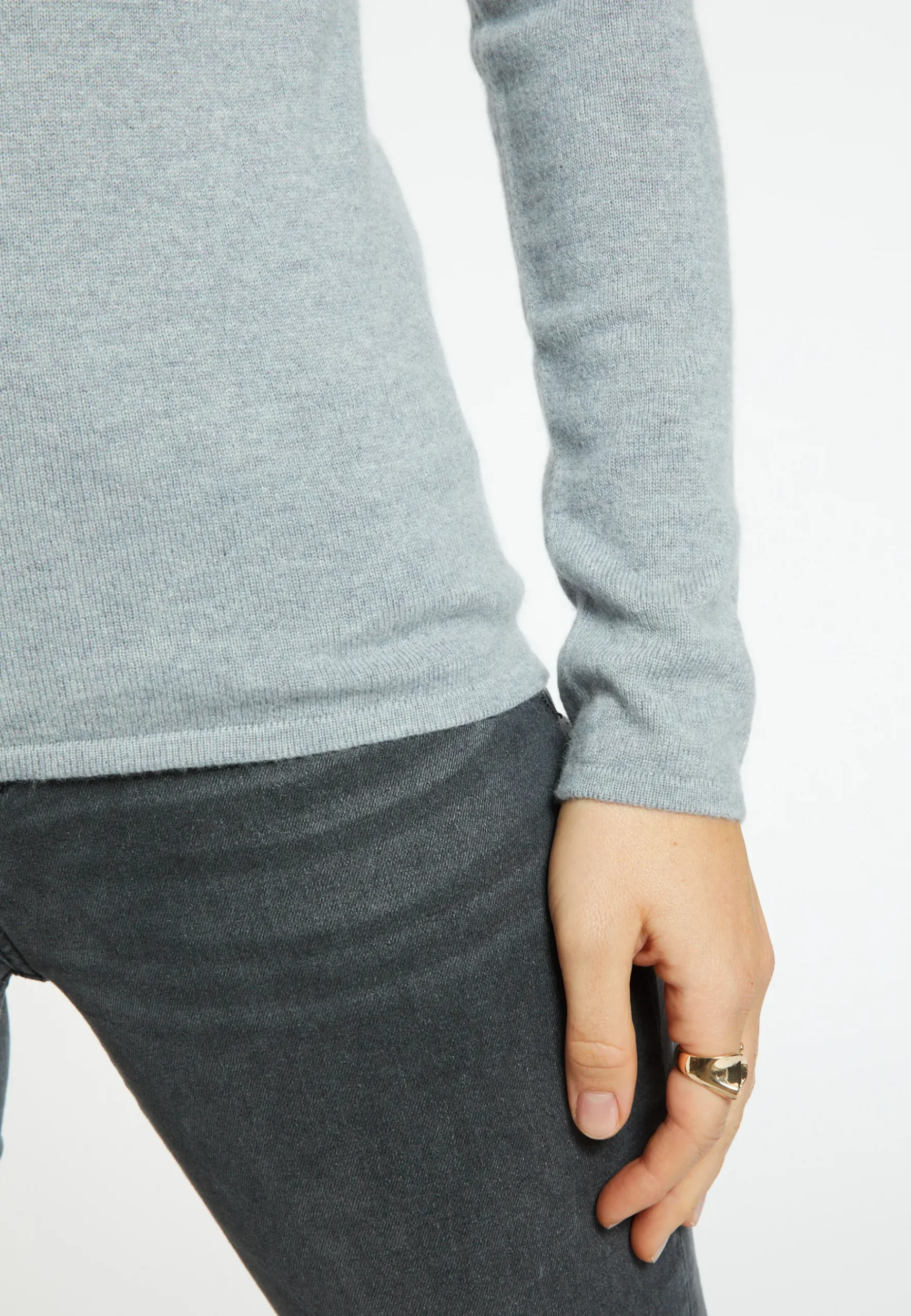 Montagut Pulls-Pull col V en cachemire intemporel - Eniva 11-Gris clair