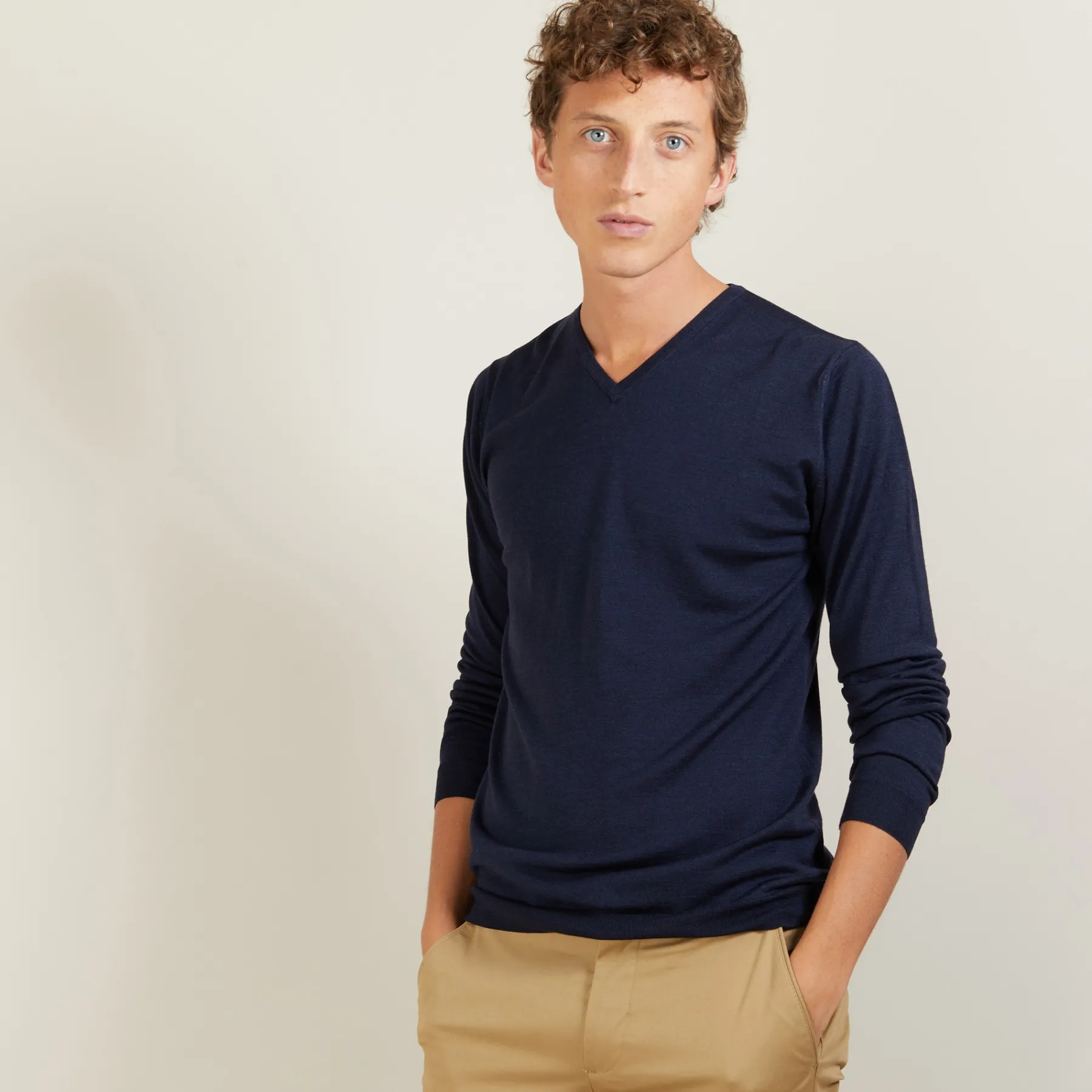 Montagut Pulls-Pull col V en laine et soie - Basil 05-Bleu marine