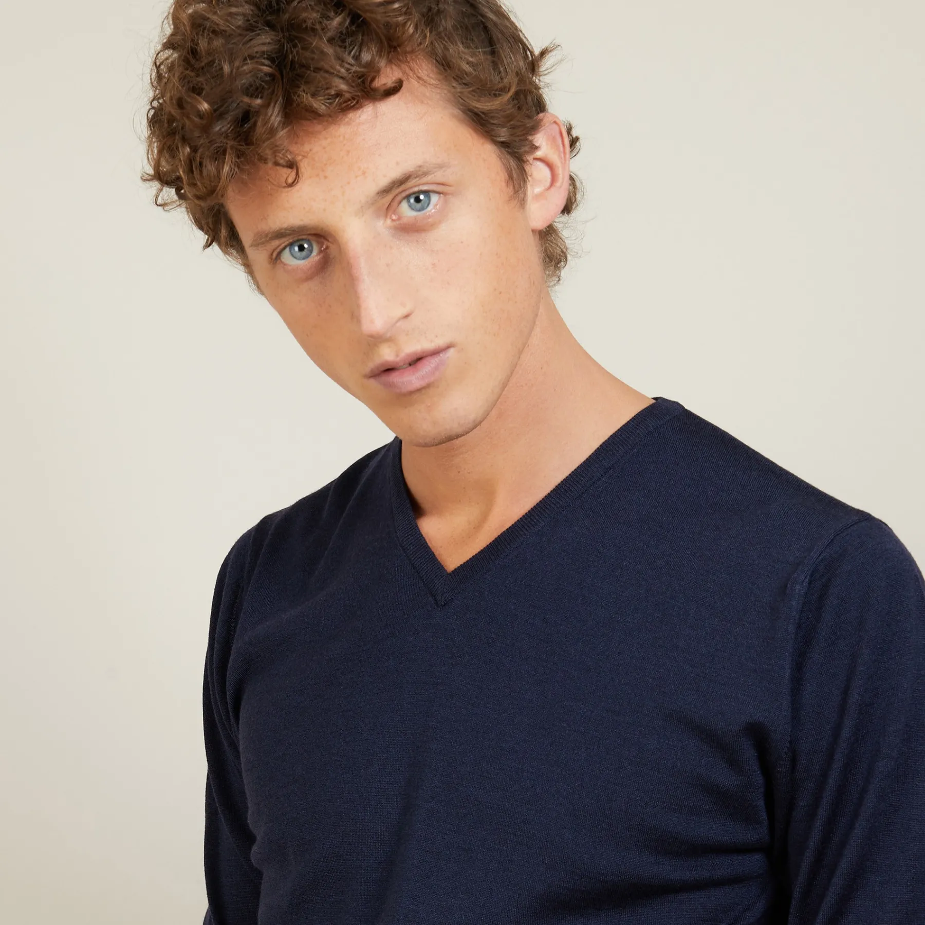 Montagut Pulls-Pull col V en laine et soie - Basil 05-Bleu marine
