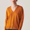 Montagut Les Incontournables-Pull col V en laine mérinos - Arya 15-Orange