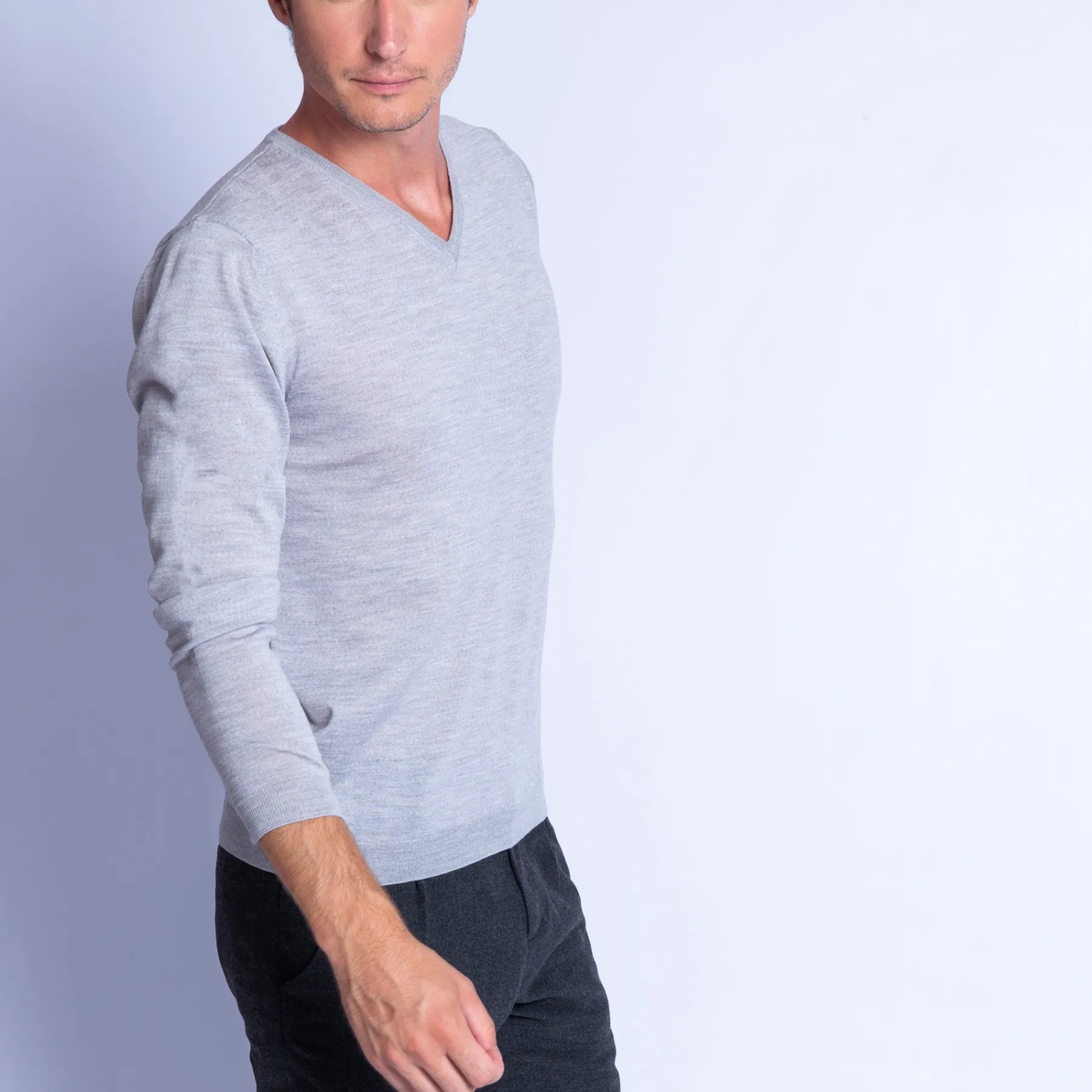 Montagut Pulls-Pull col V en laine mérinos - Elmo 11-Gris clair
