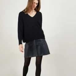 Montagut Les Incontournables-Pull court col V en cachemire avec poches - Balba 01-Noir