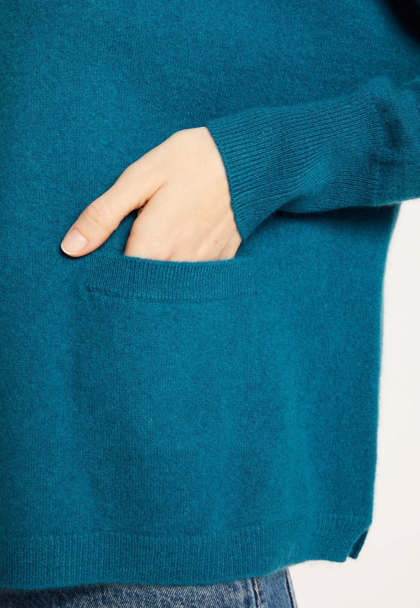 Montagut Pulls-Pull court col V en cachemire avec poches - Balba 06-Bleu moyen