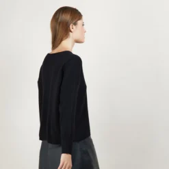 Montagut Les Incontournables-Pull court col V en cachemire avec poches - Balba 01-Noir