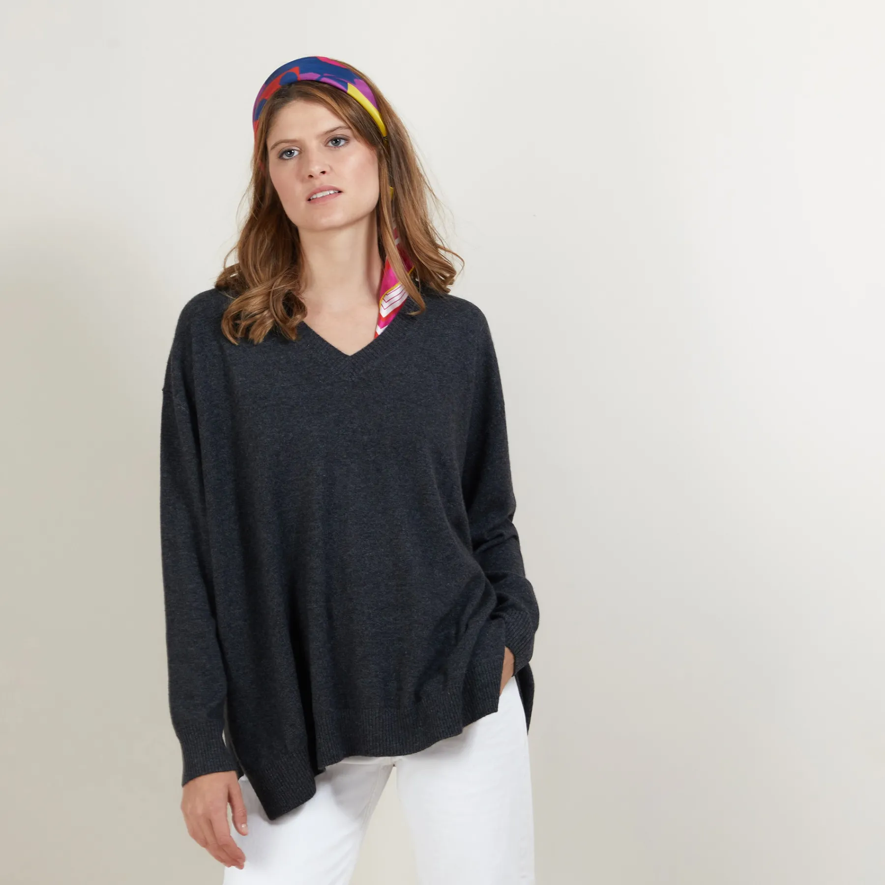 Montagut Les Incontournables-Pull en cachemire col V avec fentes - Brendao 10-Gris foncé