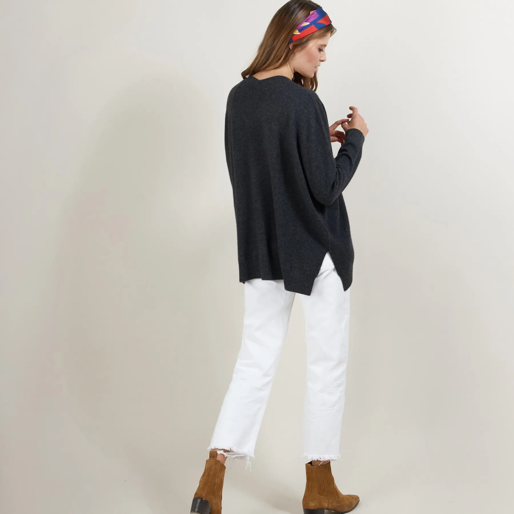 Montagut Les Incontournables-Pull en cachemire col V avec fentes - Brendao 10-Gris foncé