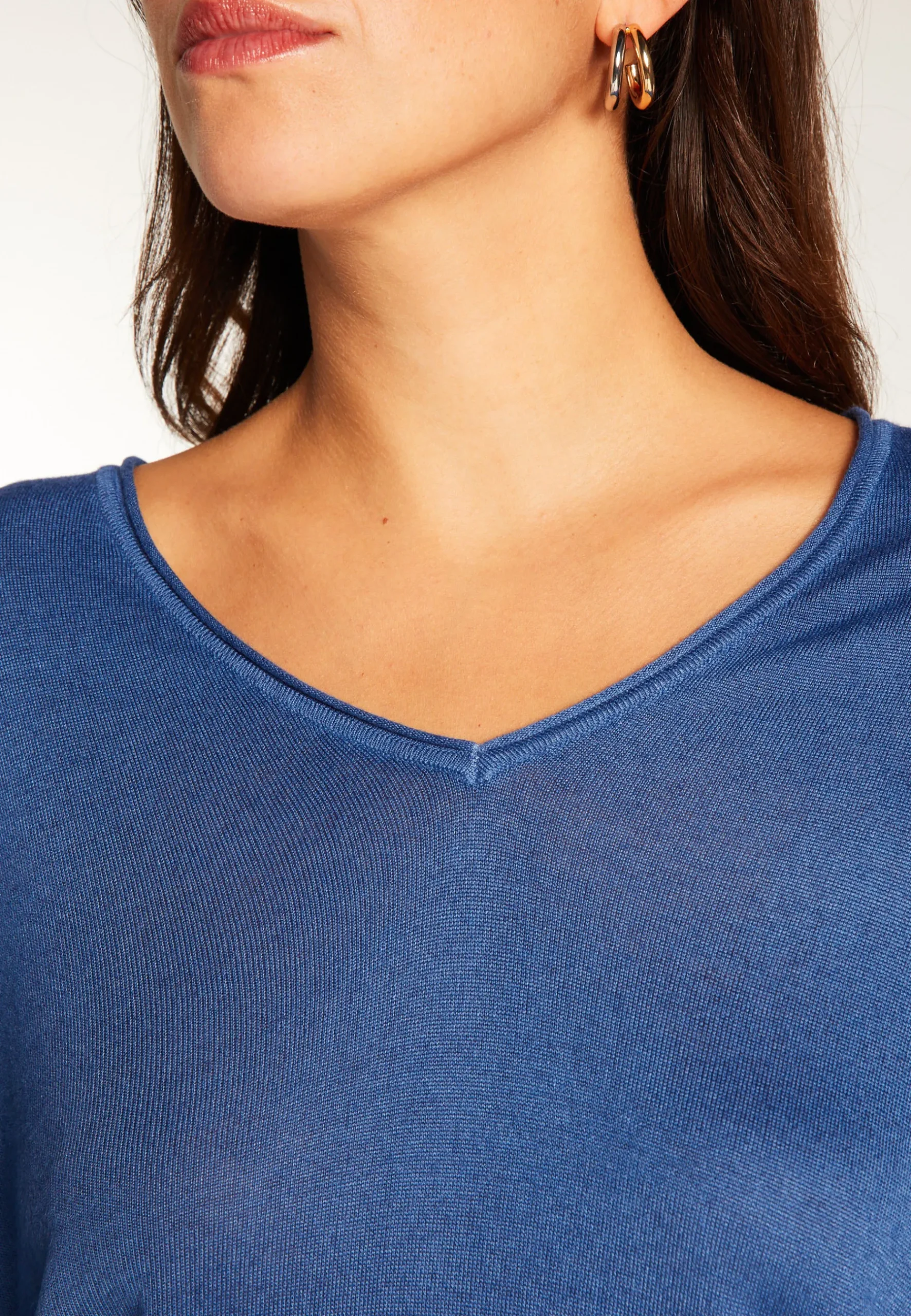 Montagut Les Incontournables-T-shirt col V en fibre de bambou cachemire - Aeline 48-Bleu roi