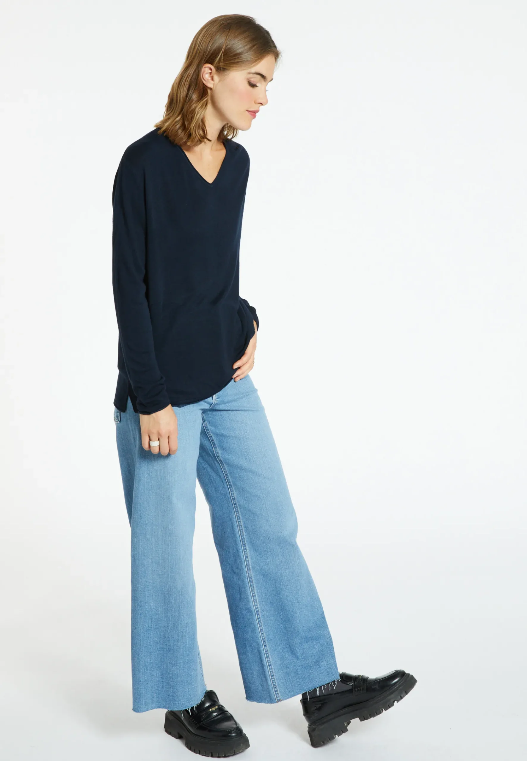 Montagut Les Incontournables-T-shirt col V en fibre de bambou cachemire - Aeline 05-Bleu marine